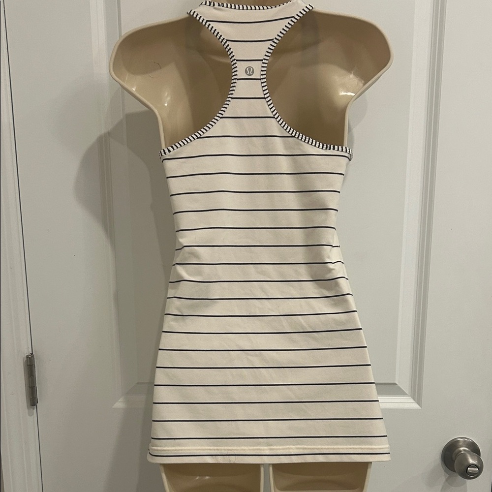 Lululemon - Picture 3 of 3
